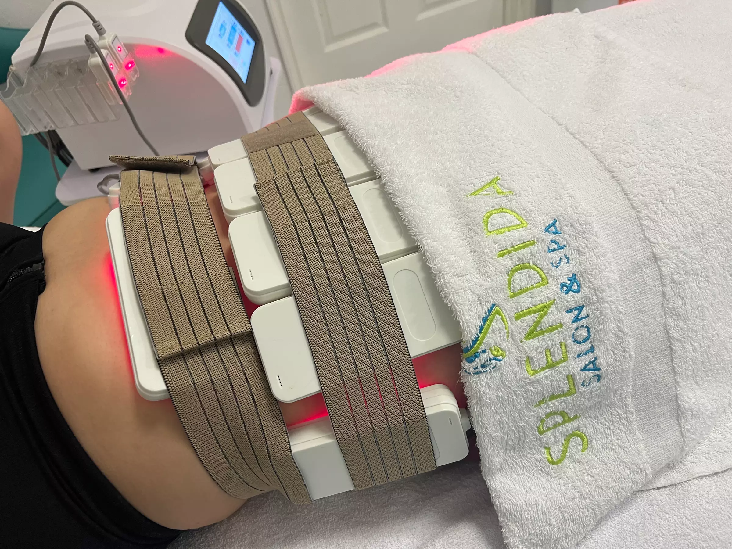 Discover Splendida Salon and Spa's Lipo Cavitation & Laser Sessions, offering up to 50% off innovative body sculpting options. - Primary Image