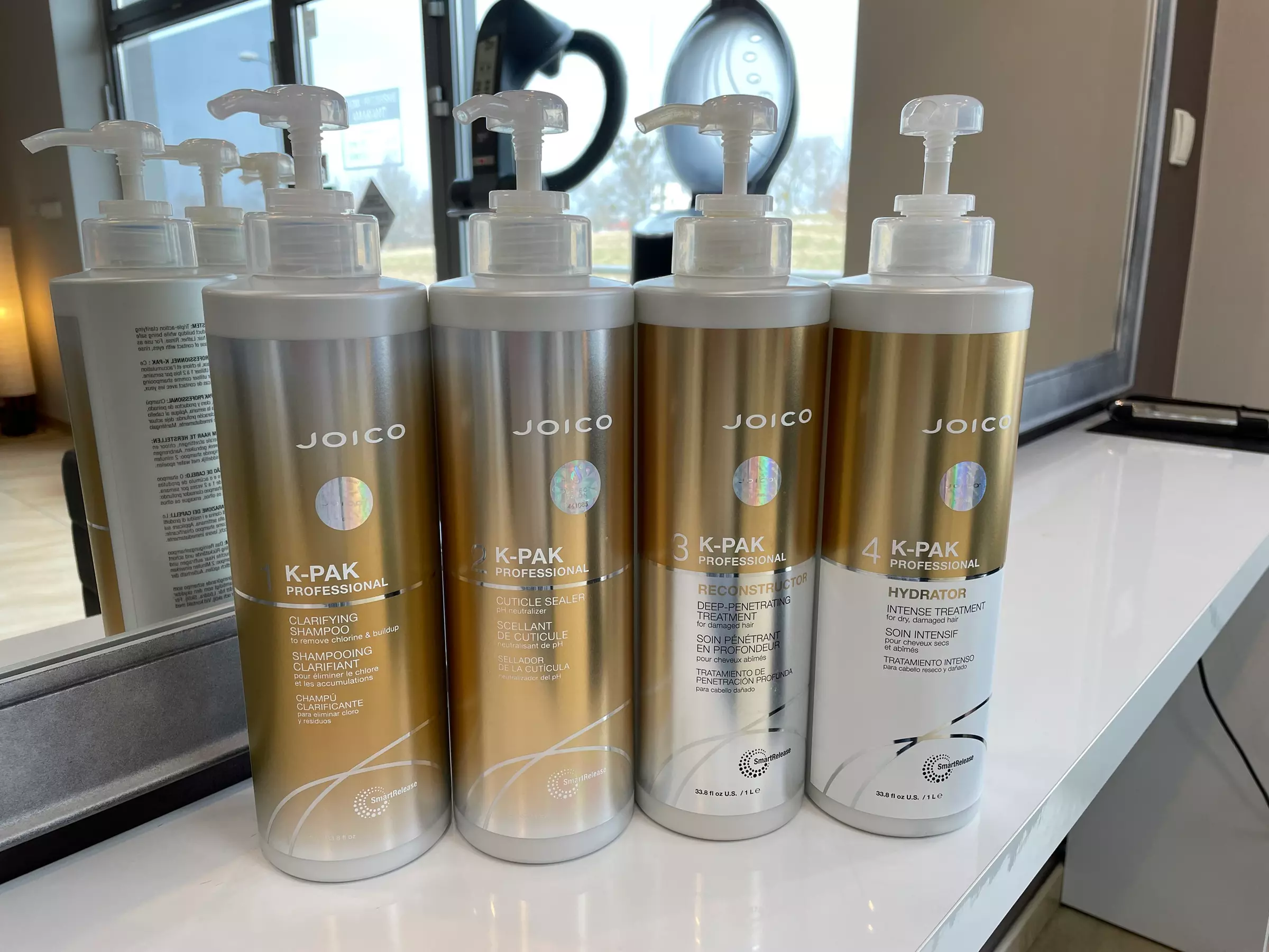 Rekonstrukcja włosów i strzyżenie w firmie Amarant Studio Fryzjerskie - Primary Image