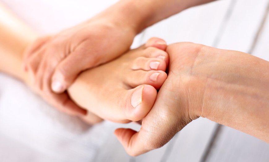 Image 3: Get 90-minute sessions w/ Hot Stone Massage, Aromatherapy & More