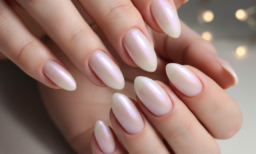 Image 15: Manicura o pedicura con opción a nivelación, refuerzo de gel y más