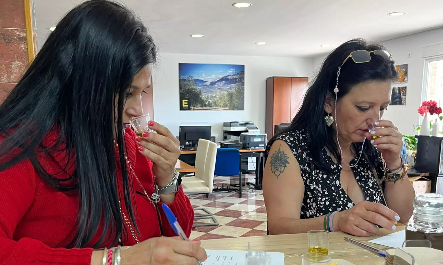 Cata de aceite de oliva virgen extra con visita guiada a almazara y envasadora en ESENCIA ANDALUSI GOURMET - Second Medium