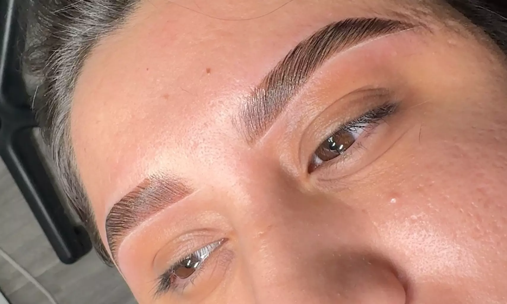 Experience Desnuda Brows' Deluxe, Naked, or Signature Brow Services with up to 30% off for perfectly shaped brows - Second Medium