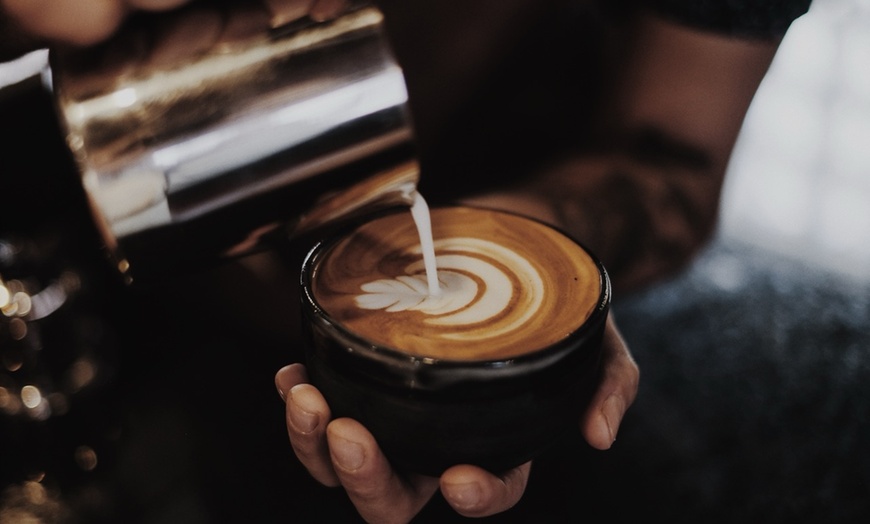 Image 2: Die Kunst des Kaffees – Latte-Art-Schulung inkl. Zertifikat & Getränke