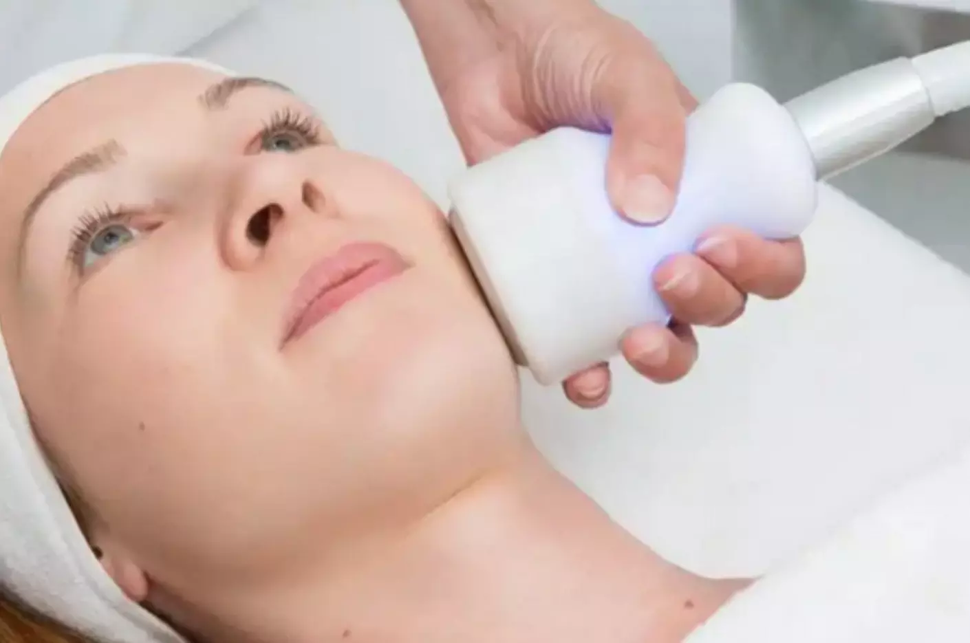 Transform with Extravagant Pampering's Cryoskin Facial and Body Slimming Sessions up to 38% off