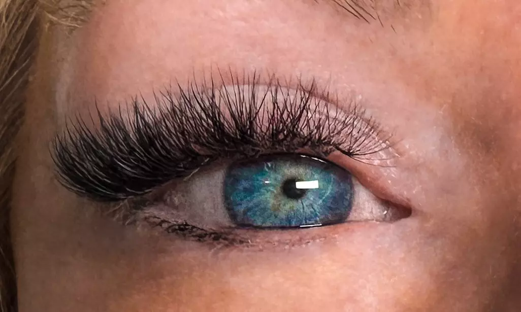 Up to 25% Off on Eyelash Extensions at Lash It Up - Second Medium