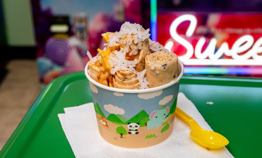 Image 6: Sweet Ice Cream Rolls in Coconut Beach, Cookies & Cream & More