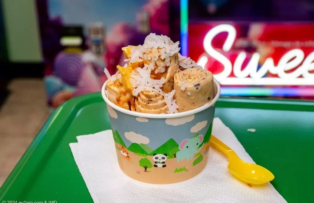 Sweet Ice Cream Rolls in Coconut Beach, Cookies & Cream & More