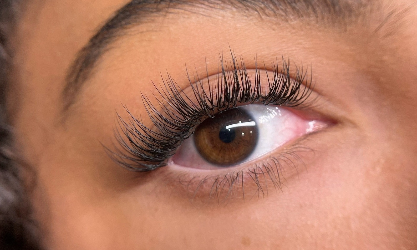 Transform Your Look with Custom Eyelash Extensions