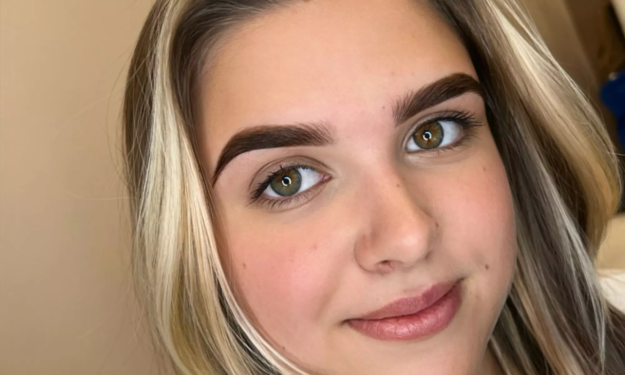 Get Perfect Brows with Waxing and Tinting Session