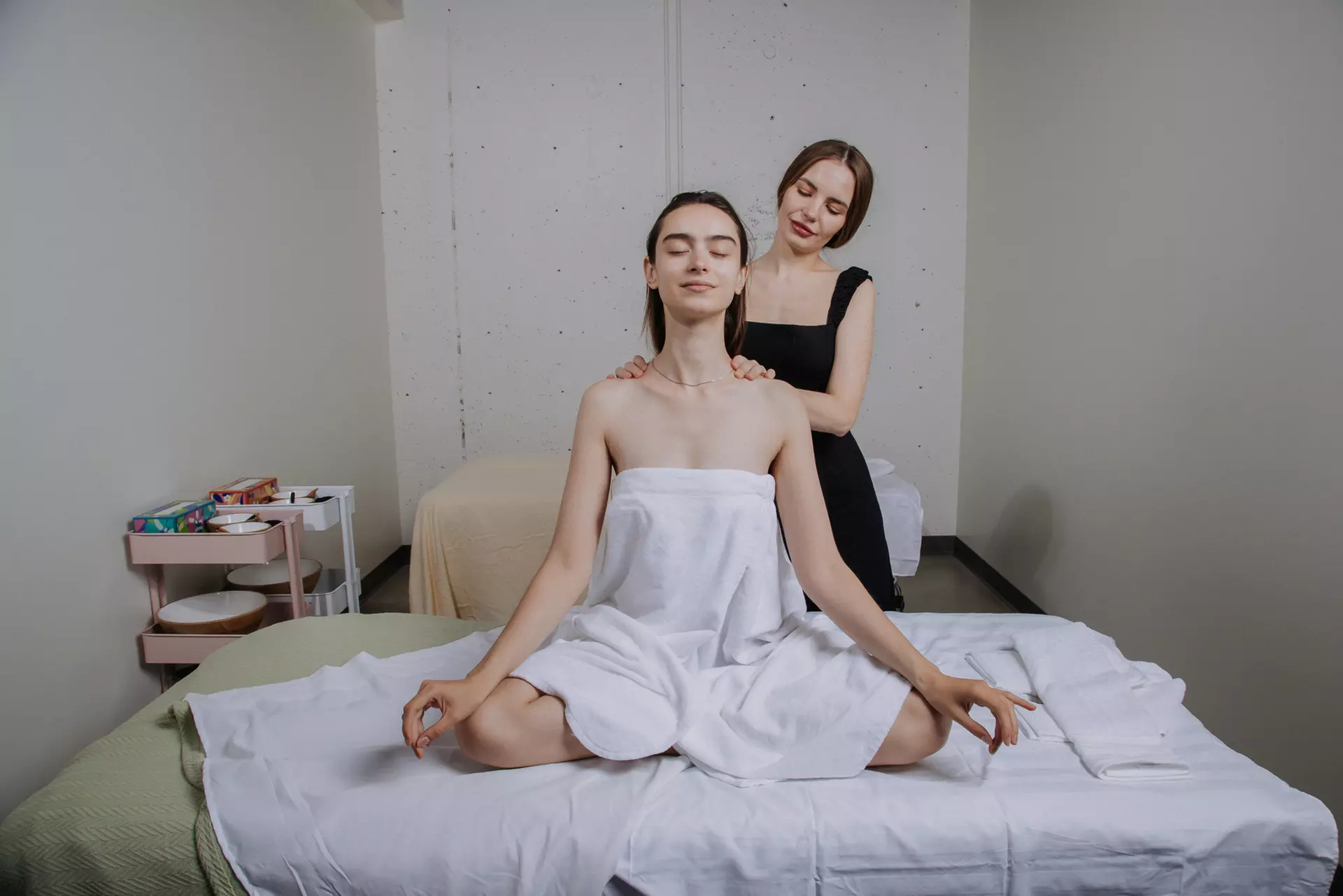 Experience CBD massages and light therapy facials at Oil And Cream: an URBAN spa, with savings up to 40% - Second Medium