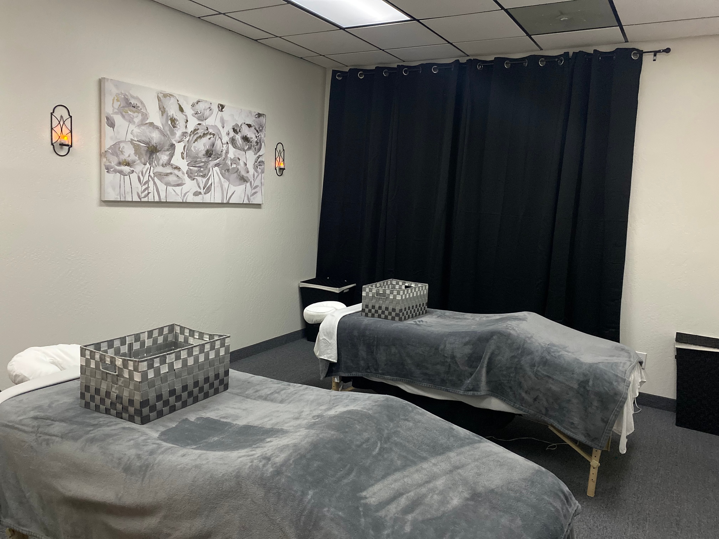 Unwind with a 50-Minute Couples Massage