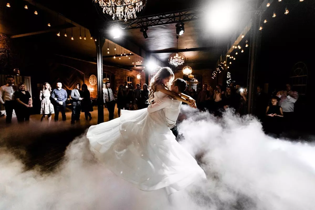 Create your perfect first wedding dance with private classes