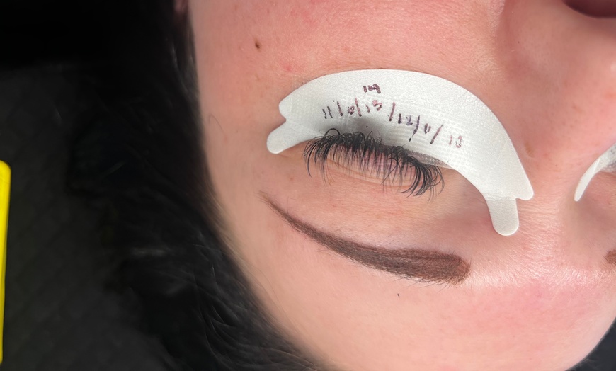 Image 4: Customizable Lash Sets at Flutter and Bloom to Enhance Your Style