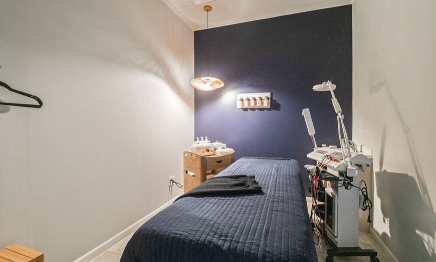 Image 6: Luxury Anti-aging Facial With LED Therapy For Youthful Skin