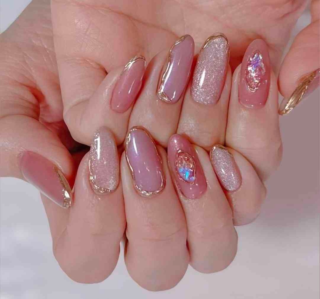 Choose from Manicure or Eye Color/ Gel Shellac Change