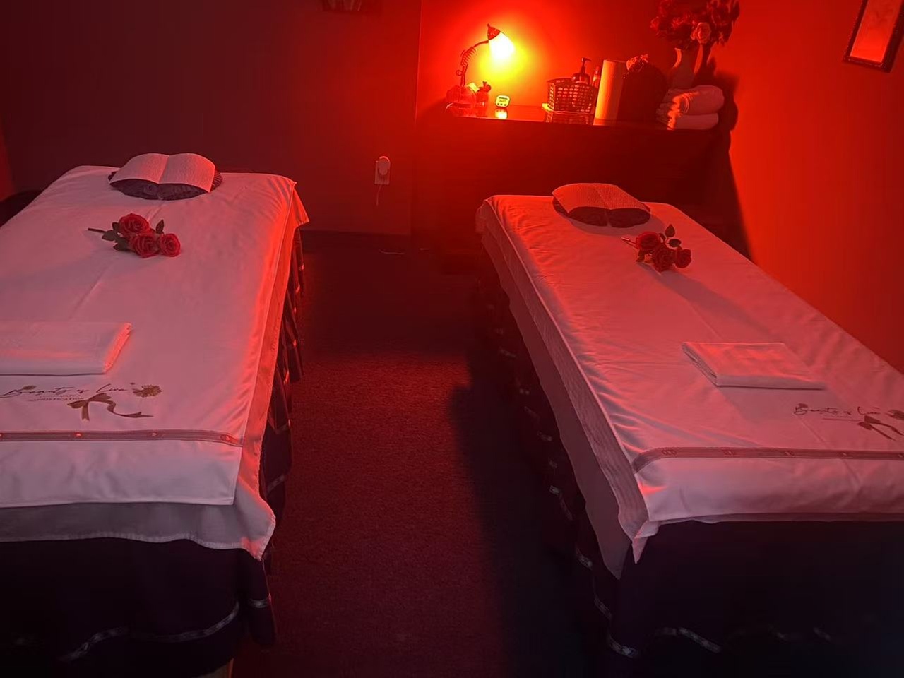 Relax With Single or Couple 60-Minute Deluxe Hot Stone Massage Session
