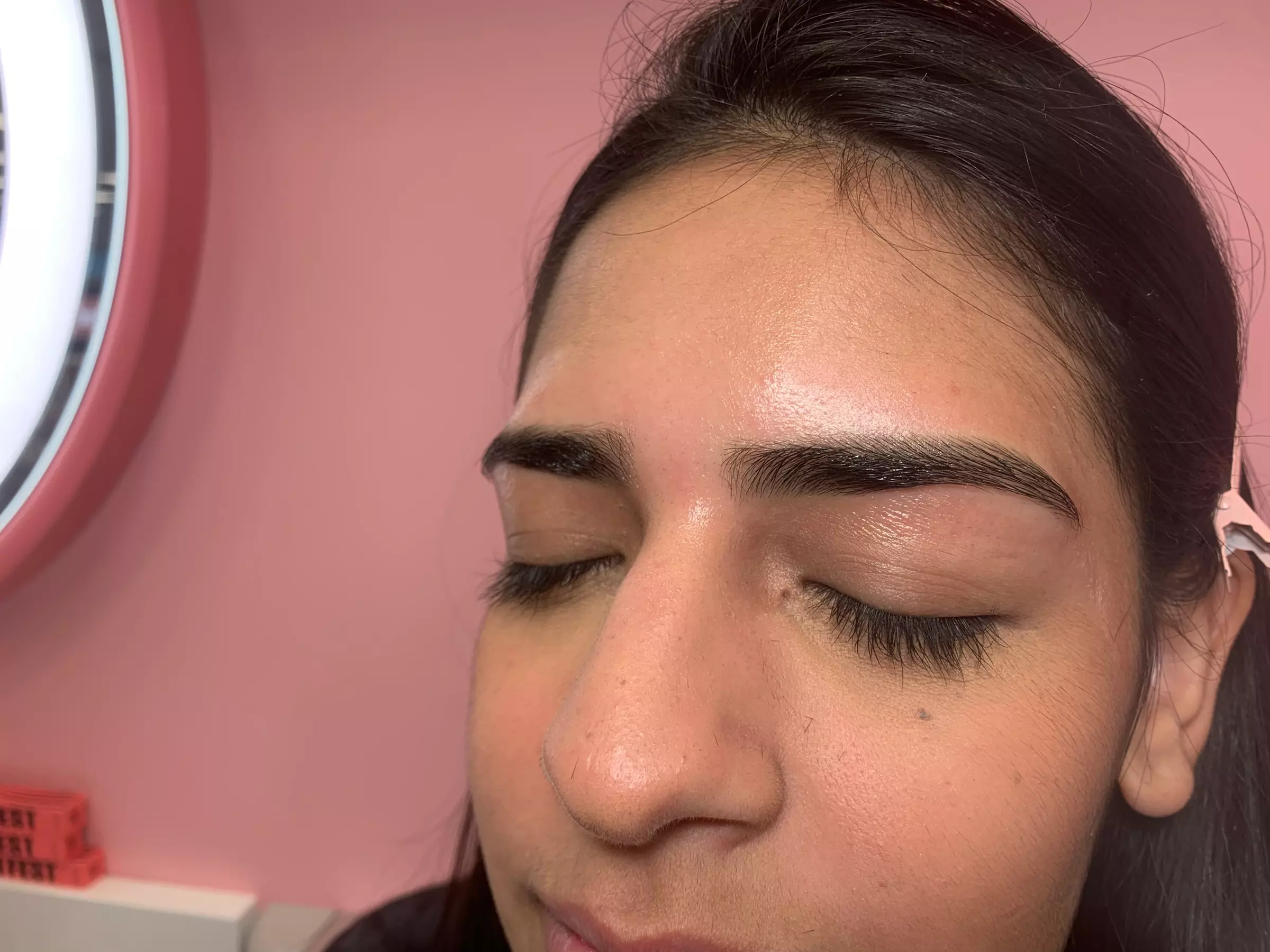 Transform Your Look with Expert Eyebrow Shaping Sessions