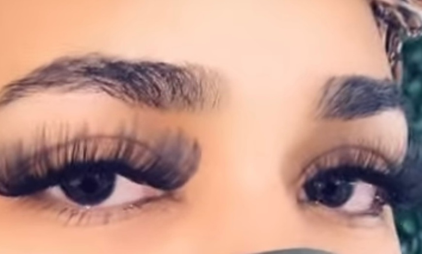 Image 1: Full Set of Volume Mink Eyelash Extensions
