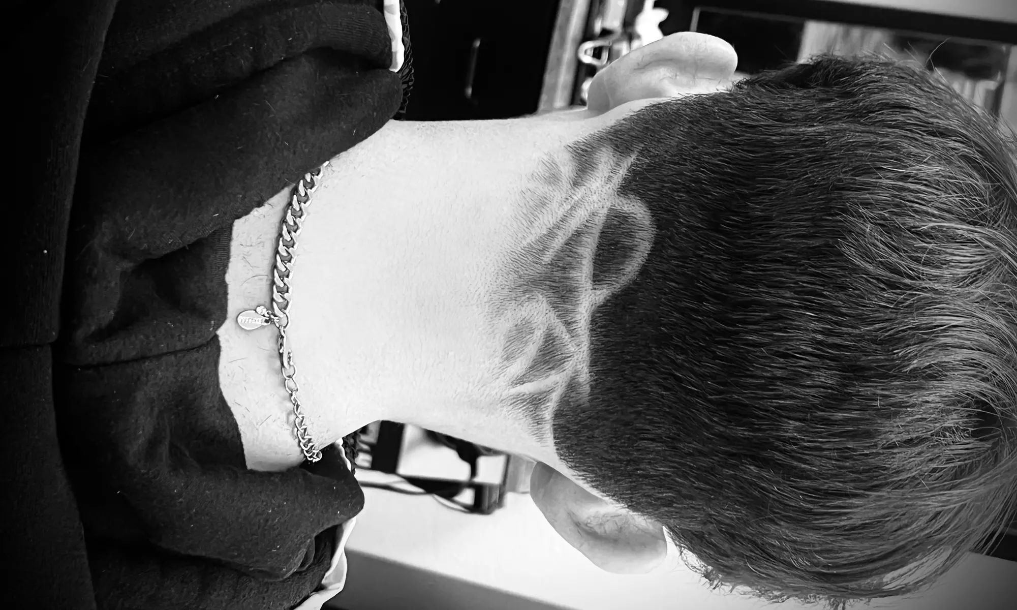 Up to 36% Off on Salon - Men's Haircut / Barber  - Second Medium
