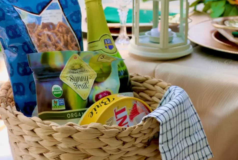 Central Park Picnic Experience with Custom Themes!