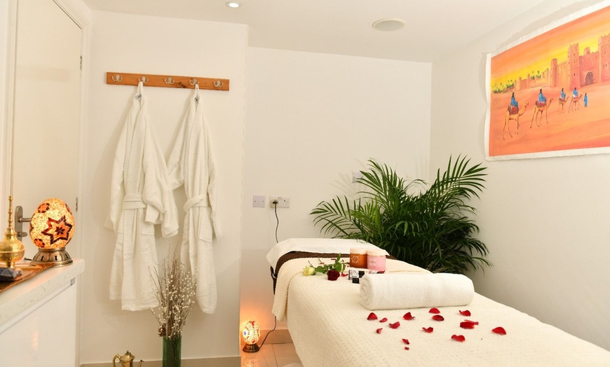 Image 2: 60-Minute Couples Massage at Arenas Spa & Beauty (Up To 55% Off)