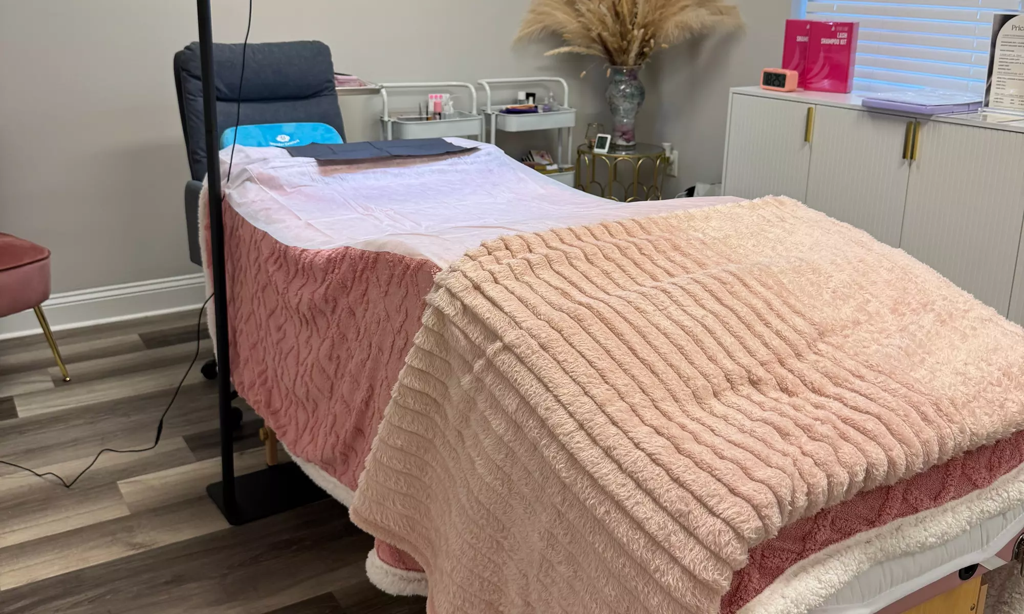 Achieve Beautiful Eyes with Lash Extension / Lift and Tint Services