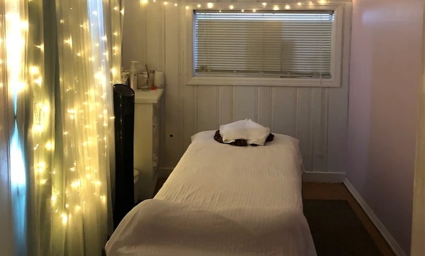 Image 3: One 60-Minute or 90-Minute Swedish Massage with Essential Oils