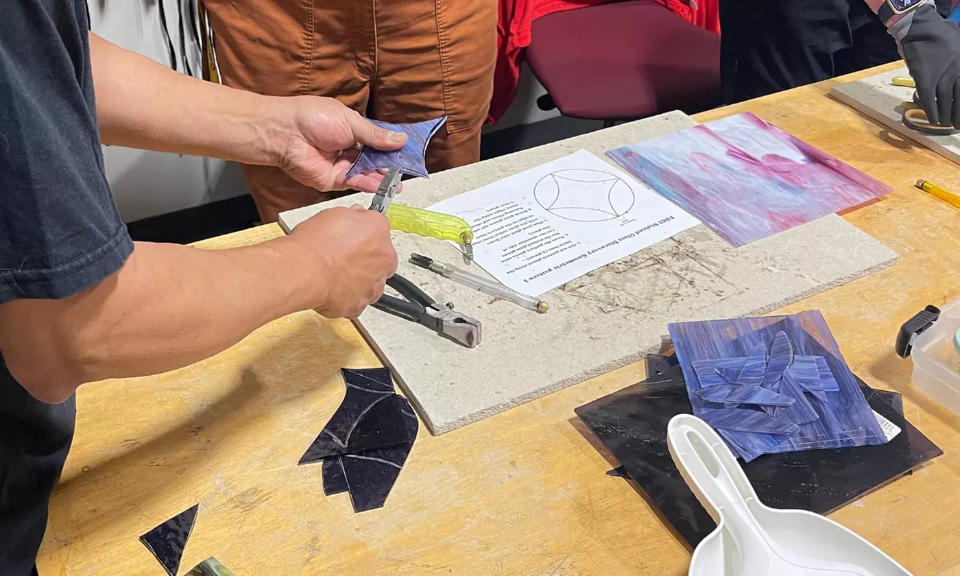 Discover Artistry:Suncatcher Stained Glass Discovery for 2 or 4 People