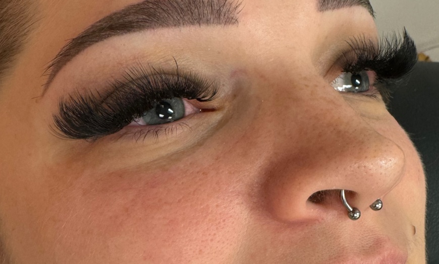 Image 2: Transform Your Look with Full Set Eyelash Extensions