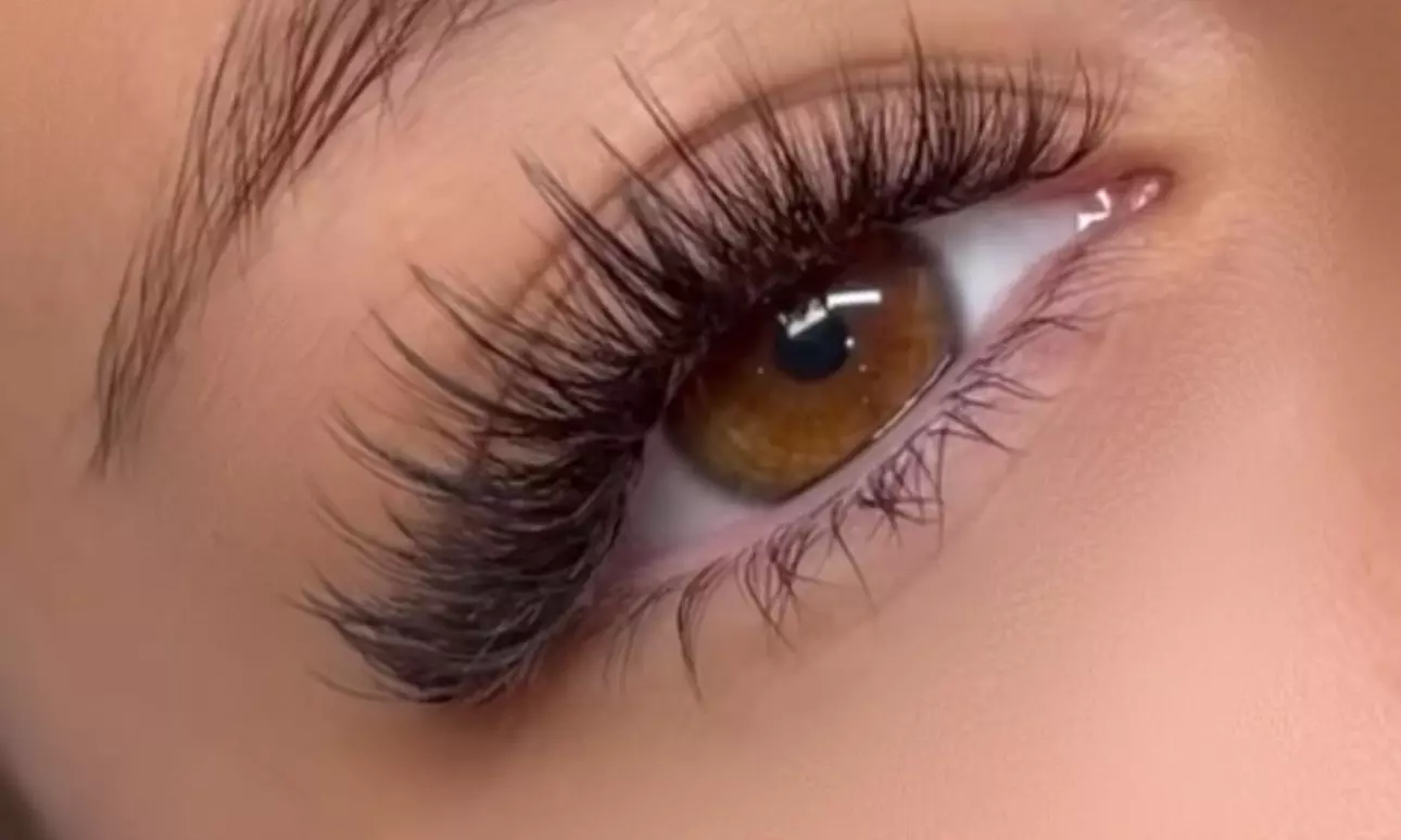 Explore Lash Extensions with 557 Parlor: Choose Classic, Hybrid, or Volume Sets for up to 30% Off - Second Medium