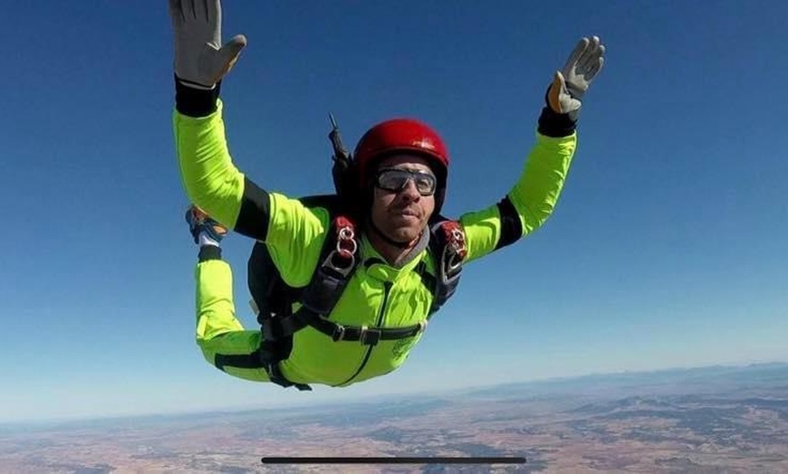 Image 3: Salto tándem en paracaídas con SKYDIVE Aeródromo Casas de los Pinos