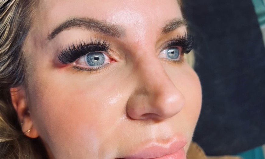 Image 3: Luxurious Mink Lash Extensions: 100, 120, or 140 Pieces 
