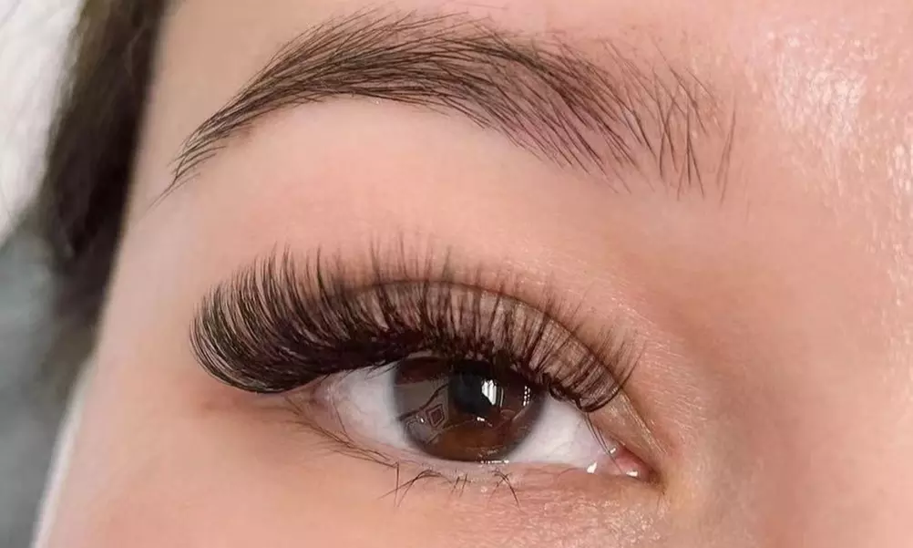Get Stunning Lash Extensions for a Dramatic Look