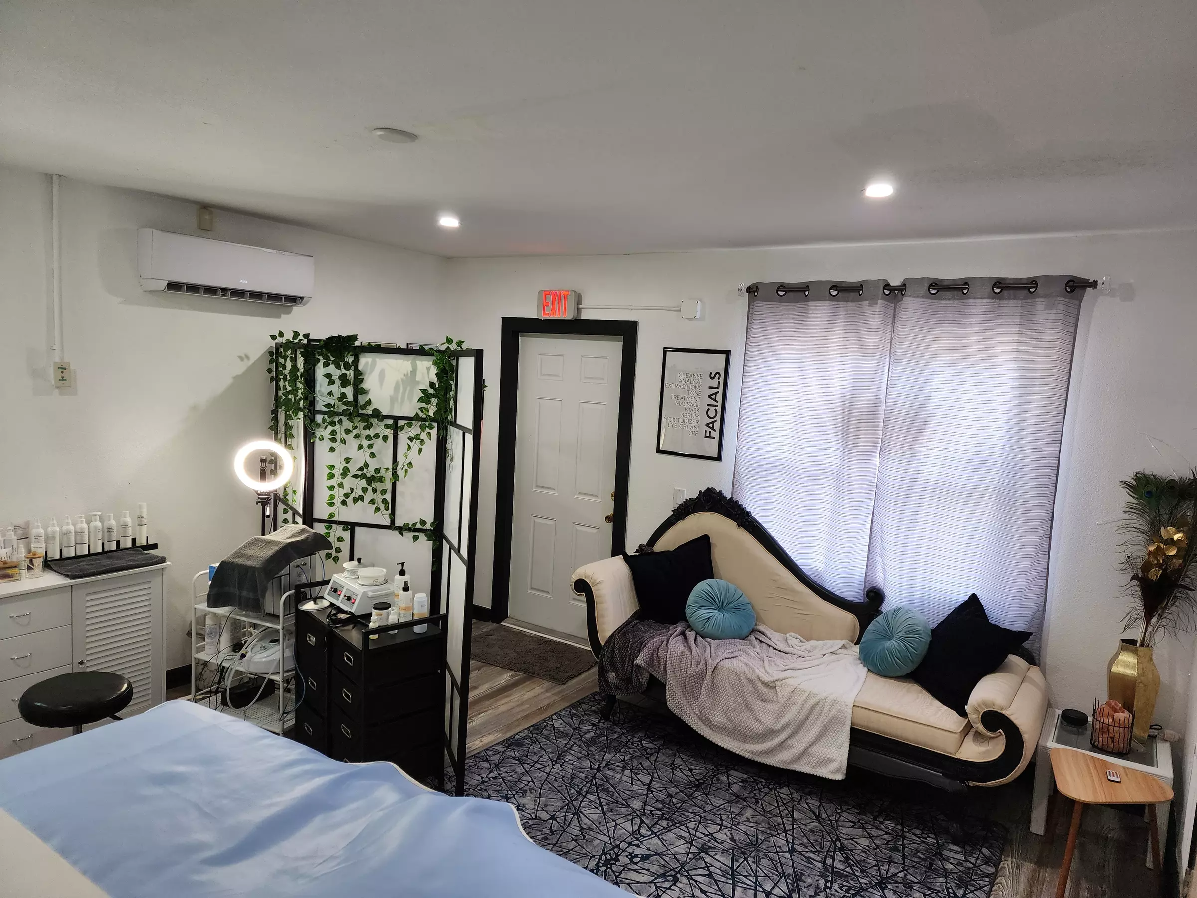 Up to 35% Off on Facial - Chosen by Customer at The Sweet Silhouette - Primary Image