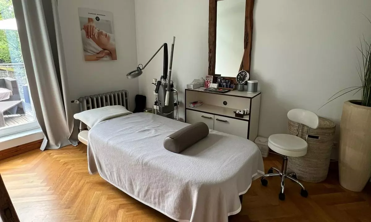 Bis zu 40% Rabatt auf den Kosmetische Gesichtsbehandlung – Gold bei Körperkundig