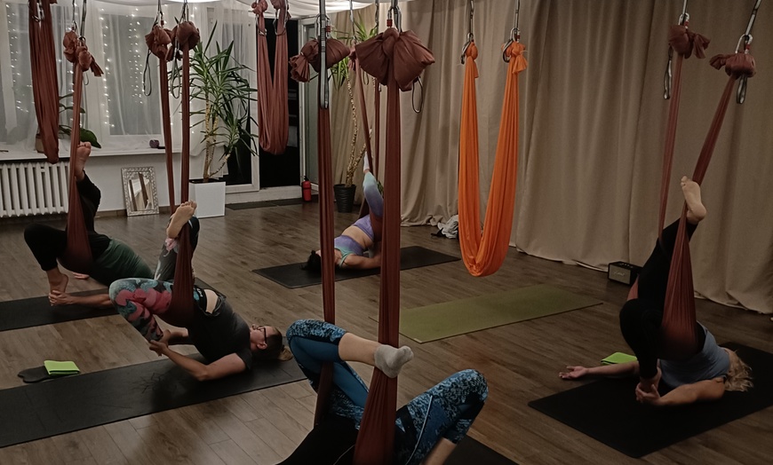 Image 2: Do 50% zniżki na Joga - powietrzna w Chilli yoga