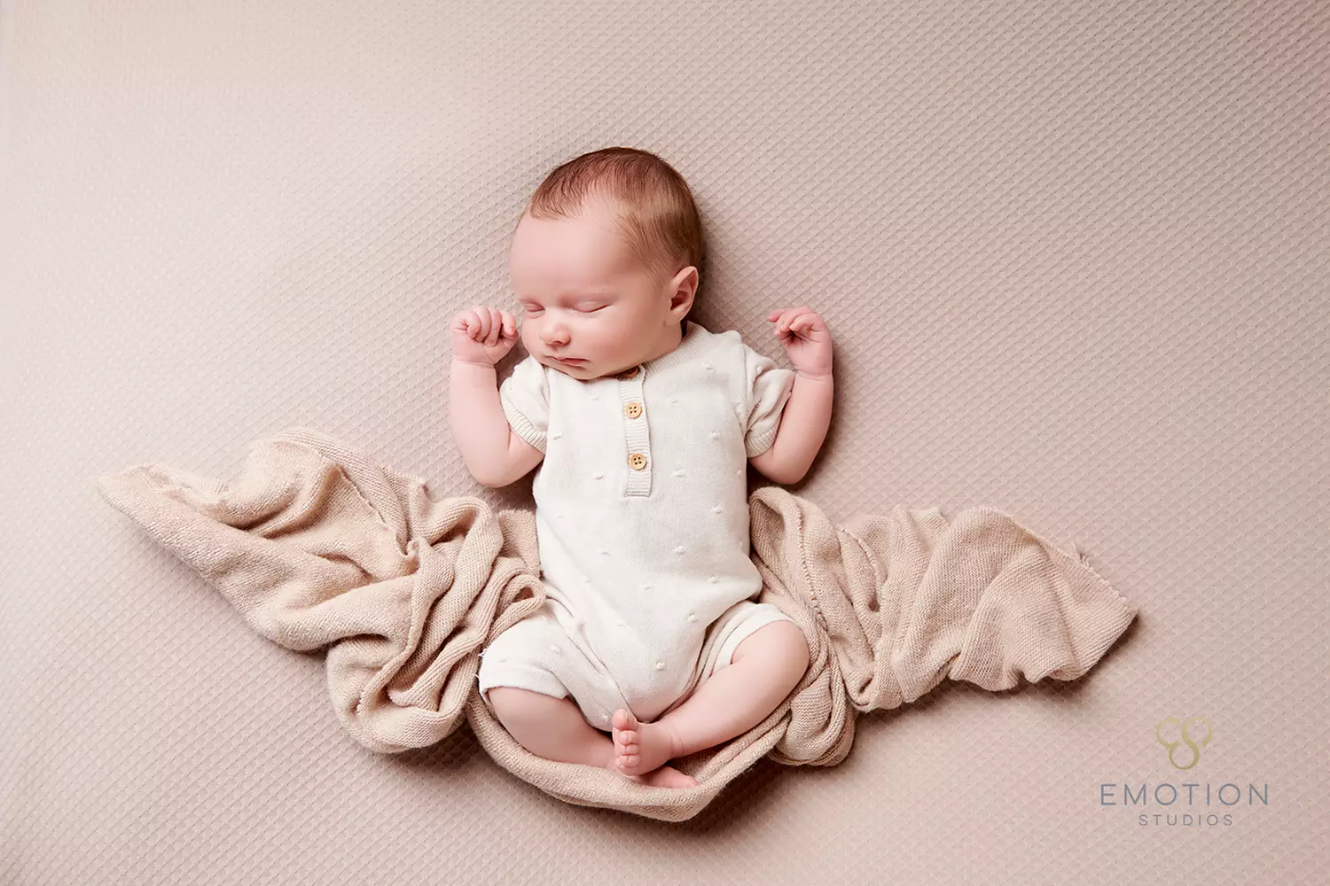 Newborn or Bump-to-Baby Photoshoot with Five Prints