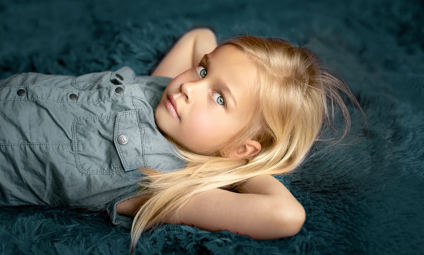 Image 5: Shooting photo coloré en studio pour enfants
