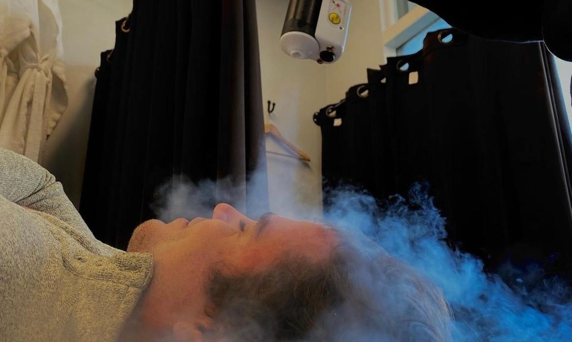 Chill Out with a 10-Minute CoolFacial Session