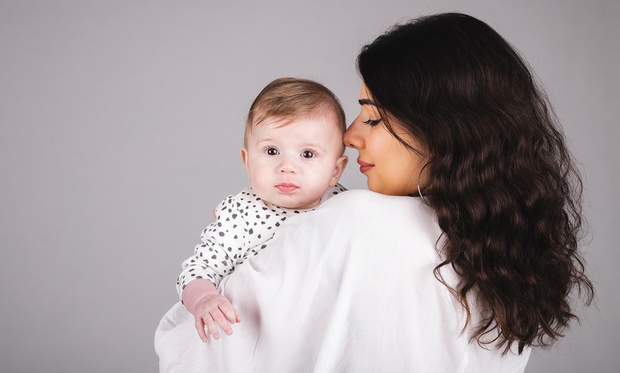 Image 7: Family Photoshoot with Prints