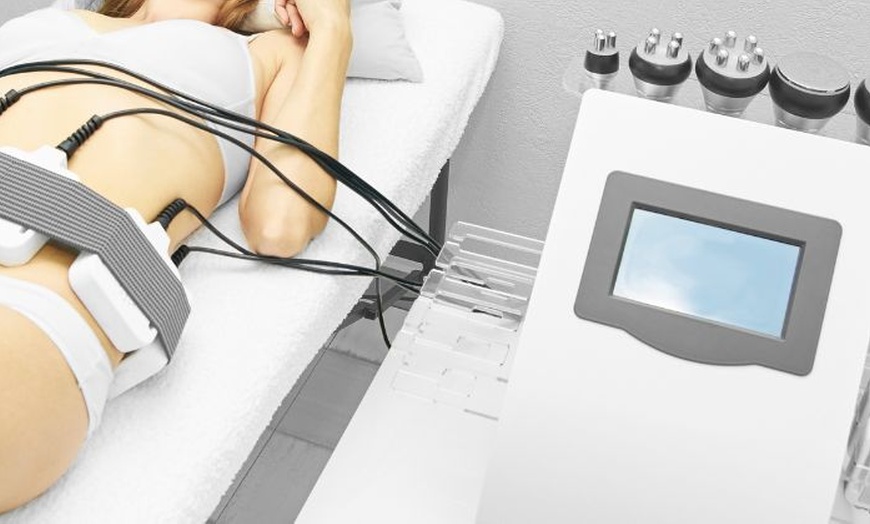 Image 3: Up to 60% Off on Liposuction - Non-Invasive Laser (iLipo) at London Body Centre