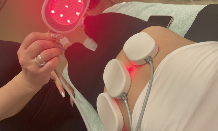 Image 2: Up to 79% Off on Lipo - Non-Invasive Laser-iLipo at Silueta Body Studio