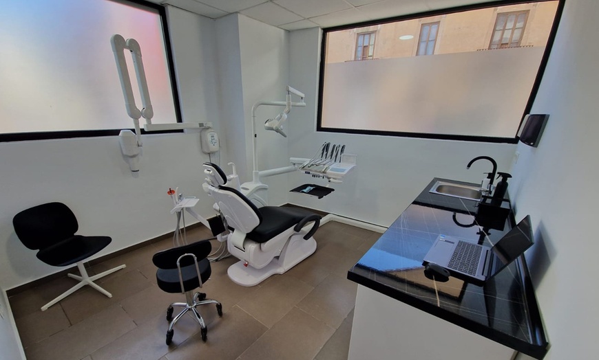 Image 8: Limpieza bucal o blanqueamiento dental en H2G Studio Dental