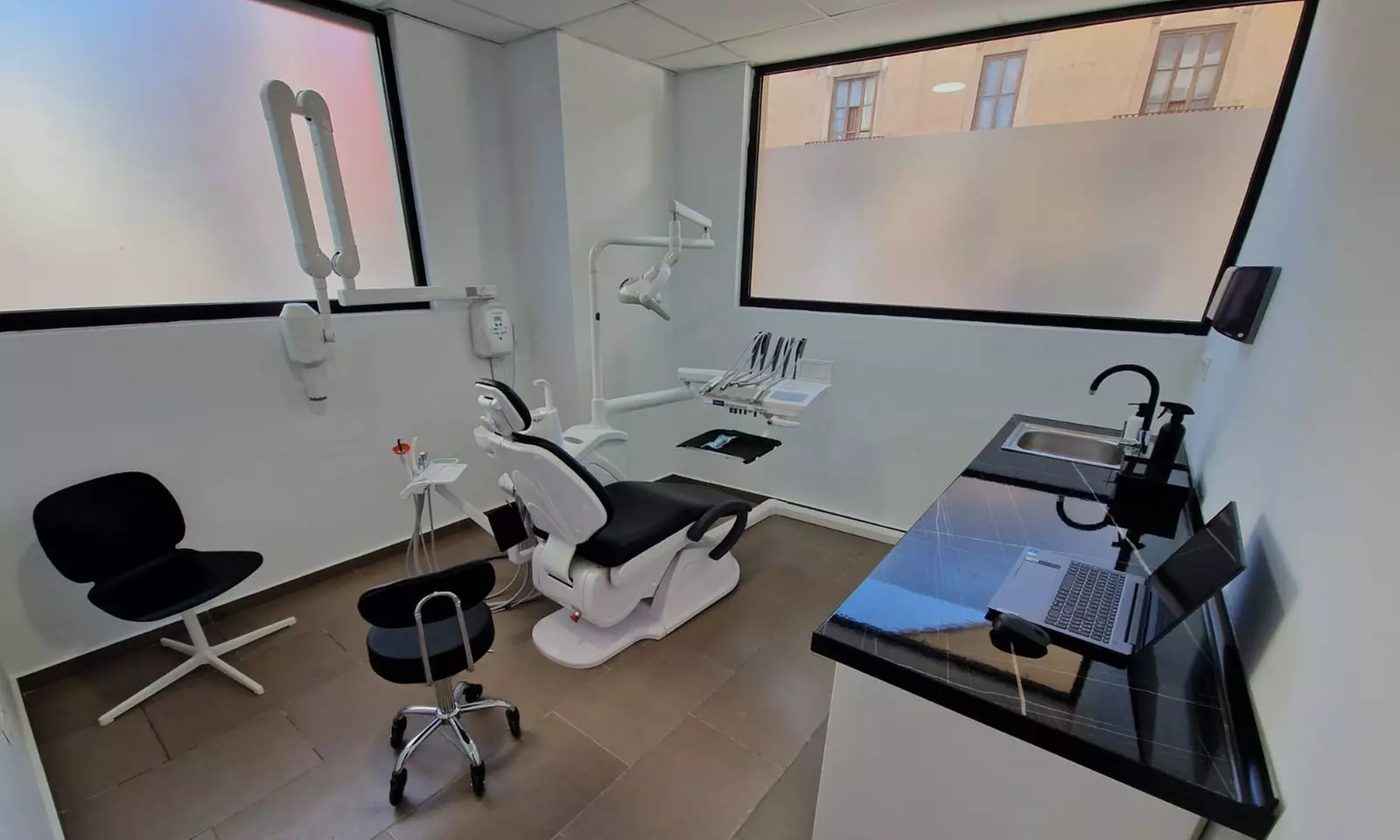 Limpieza bucal o blanqueamiento dental en H2G Studio Dental