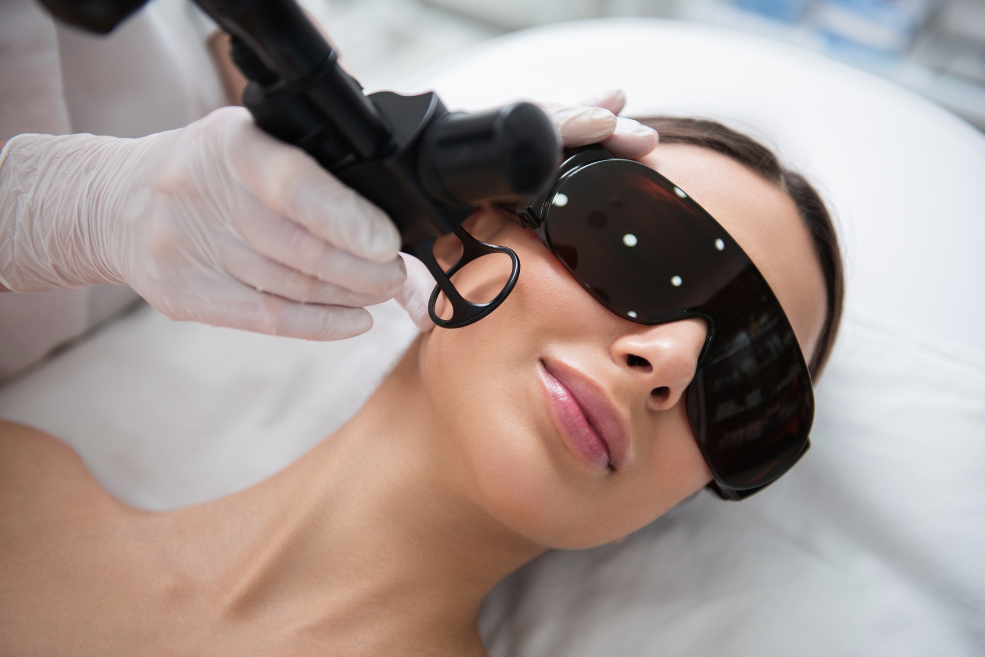 Non-invasive laser skin rejuvenation with flexible session options