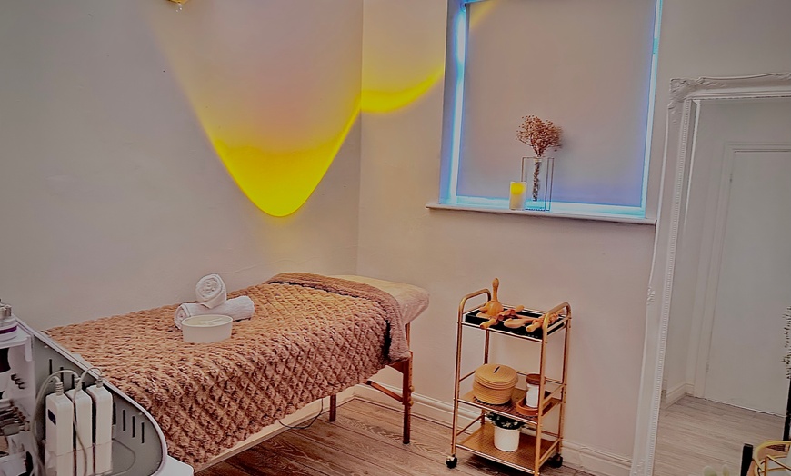 Image 3: Up to 40% Off on choice of In Spa Massage & Bubbles