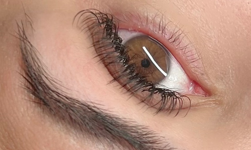 Up to 51% Off on Eyelash Extensions at Leticia Dias Beauty Studio