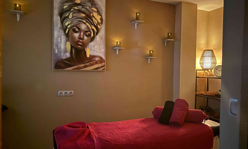 Image 1: 1 o 2 sesiones de masaje a elegir, con drenaje linfático localizado 