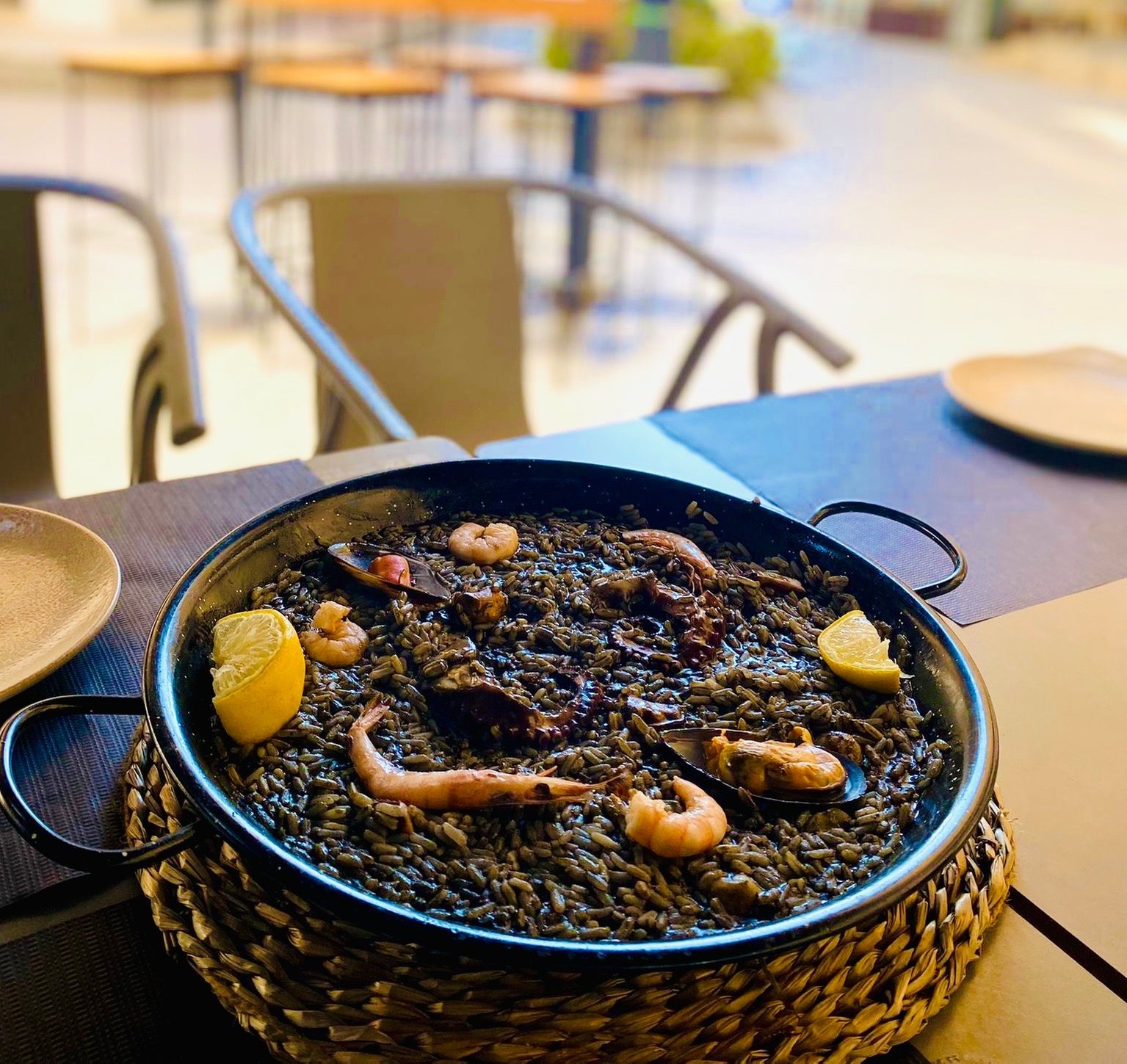 Menú de paella para 2 o 4 personas en la playa de la Malagueta