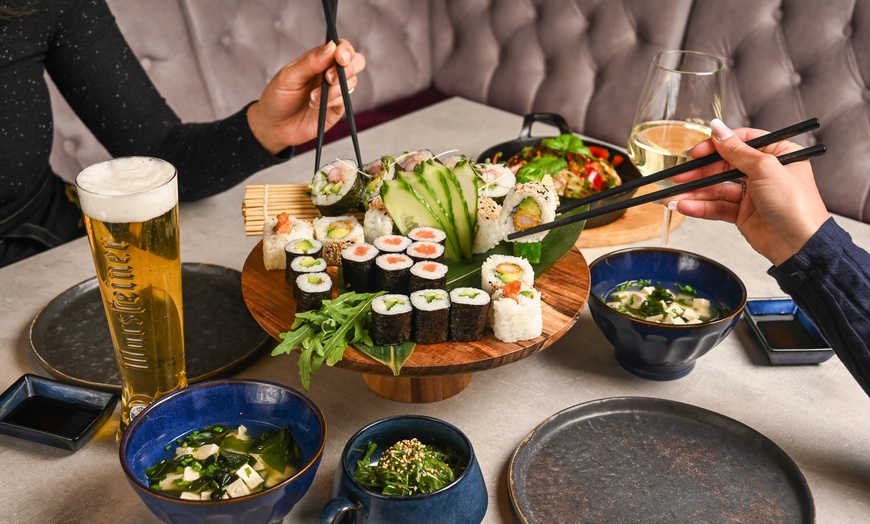 Image 1: Exklusives 3-Gänge-Sushi-Menü: Genieße frische Zutaten in eleganter Atmosphäre bei Dui Sushi (bis zu 33% sparen)